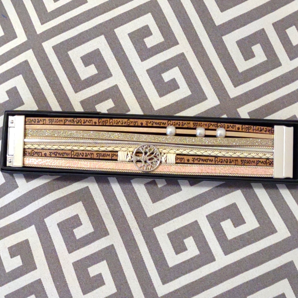 Brant new destination bracelet